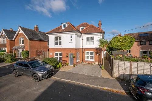 'Spire View'  New Forest Holiday Home - 3 minutes walk to the open forest
