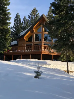 Large Luxury Cedar Home in the Forest at Lake Davis near golf courses - 3NightM