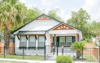 Lamar Villa-3 bed 2.5 bath with outdoor kitchen