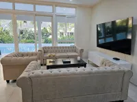 Exquisite Barbados Townhome - 3성급