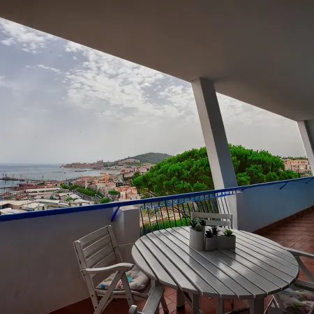 A terrace overlooking the gulf. Stylishly furnished apartment for relaxing days.