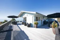 Absolute Beachfront Oasis with Sea Views & Hot Tub - 2つ星