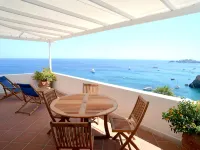 SPLENDID VILLA IMMERSED IN THE GREEN PEAK ON THE SEA Hotels in Ponza