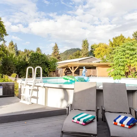 6Beds 3Bath - Pool, Hot Tub, Pets Welcome, Fire Pit- 1mi to Downtown
