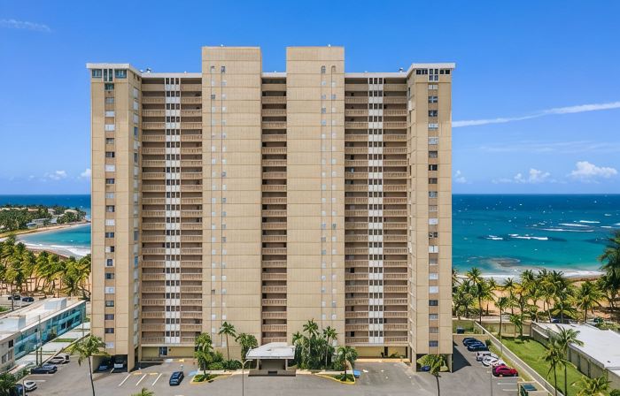 Ocean-Front, Family-Friendly Condo in Playa Azul, Luquillo. Sleeps up to 8!