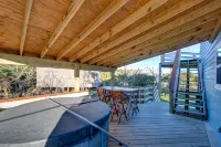 Surf Chalet w/ hot tub and kayaks
