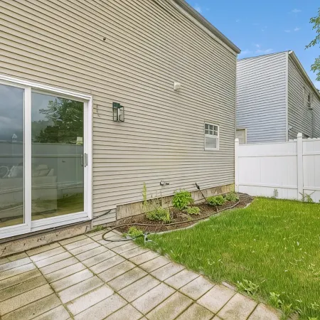 Cozy newly remodeled home close to major amenities in Connecticut a