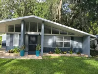 Yankeetown, Waterfront, Pet Friendly, 6 People, Floating Dock, Pool Table. Hotels in Inglis