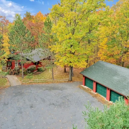 Woodland Trails Cabin on 130 acres with wildlife and miles of private trails