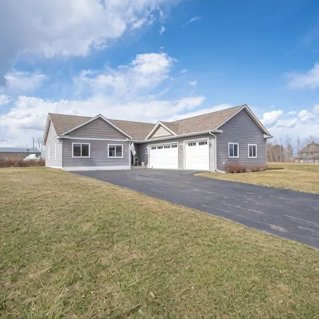 ISLAND OASIS - Immaculate & Newer 3BR/3BA home + GAME ROOM. Ice Fishing/Skiing++