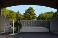 Apartment with pool, 300m beaches Tahiti, Moorea, Ramatuelle, St-Tropez. - Pools