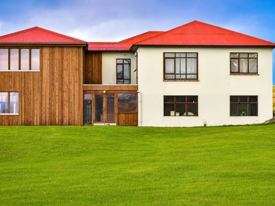 Spacious, luxurious house with a lot of natural wood
