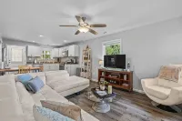 1/4 Mile to Ecusta Trail • Firepit • 1G Fiber Wi-Fi • Bamboo Bungalow - Kitchens