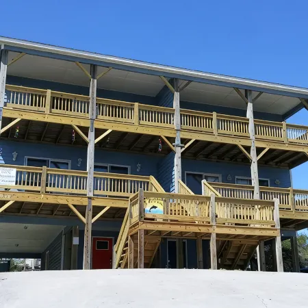 2nd Row Easy Beach Access 1/2 Block Ocean View + EV Charger