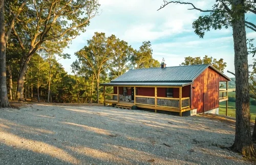 Cozy Cabin In The Sky, with direct access to public hunting, fishing access. - Pools