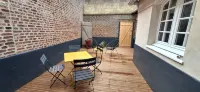 En Hypercentre, au Calme, Avec Cour Privative Aménagée, Appartement Rénové - 2-Star