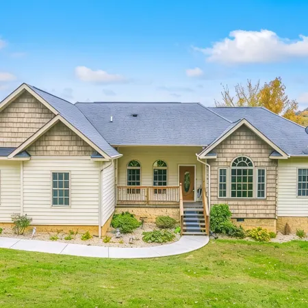 MOUNTAIN CABIN IN EAST TENNESSE
