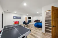 Lake Loop Retreat w/Movie Theater & Private Dock - 4 tähden