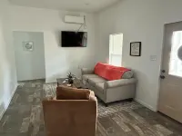 Spacious townhome convenient to everything! Great rates!! ⭐⭐⭐⭐⭐ Hotels in Mena