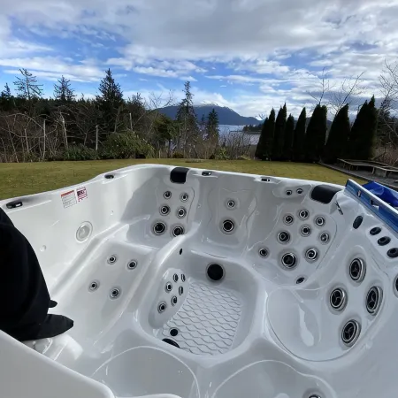 Auke Bay Chalet~ Ocean views, Hot tub, Sauna, outdoor entertainment, & fire pit!