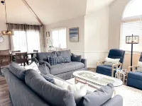 Beachside home in the heart of Duck, NC and walkable to the ocean!