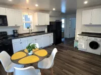 Style-Ish 2 bed lower with all season sun room Hotels in Ishpeming