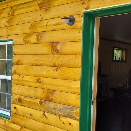 3 bed/2 bath riverside cabin