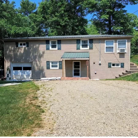 Lake Front Cabin on Seneca Lake.  Come Play in the Lake.Sleeps 8, 5 Beds