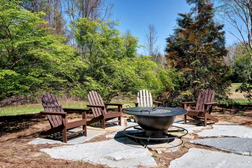 Charming Cashiers Cottage with View of Chimney Rock Adjoining High Hampton - Homestays