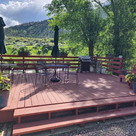 Top-notch comforts in a rural setting in Woody Creek on the River/close to Aspen
