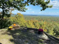 Big  Medicine  Ranch - Rustic Sunrise Cabin - Catskills Hotels in Catskill
