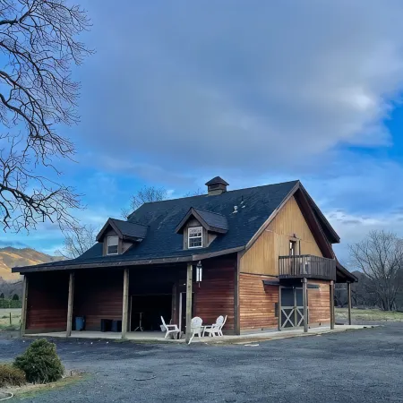 Peaceful, spacious home on 8 acres. Pet-friendly, close town, and a creek!