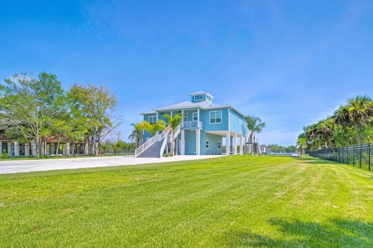 Homosassa Riverfront Home - Prime Location.
