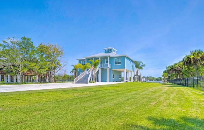 Homosassa Riverfront Home - Prime Location.