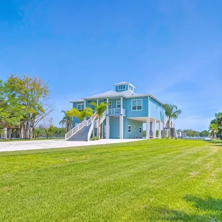 Homosassa Riverfront Home - Prime Location.