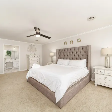 Private & Spacious 4Br w/ Heated Pool, Hot Tub & Fire Pit · Near Hpu & Market