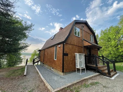 Charming lake front 2-bedroom cottage in serene Alexander with WiFi, AC - 4-Star