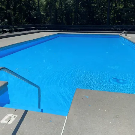 Cozy 2-bedroom RV in amazing Pipestem with AC, WiFi and Heat Smart TV