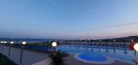 Flora Hotel - piscina