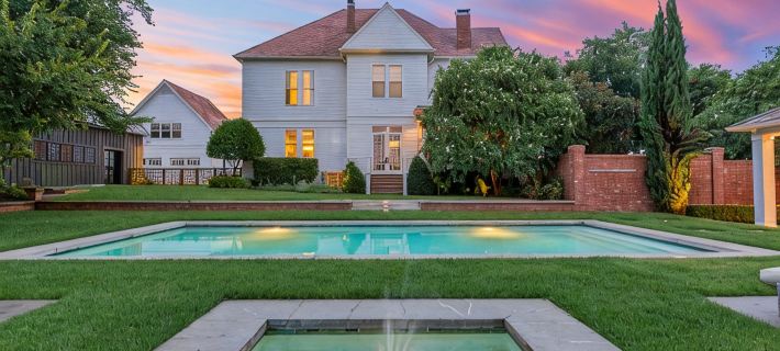 Historical home in downtown Waco built to host the dreamiest stay! Hotels in Waco