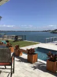 Million Dollar Views! Waterfront 2 Bedroom/2 Bath Duplex with Pool and Dock. - maisons de vacances