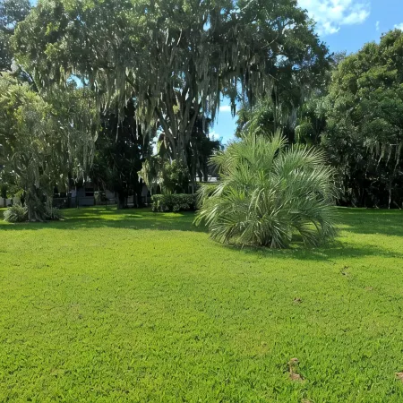 Beautiful Lake Front cottage w/ heated pool & Hot Tub, 23 miles from Disney