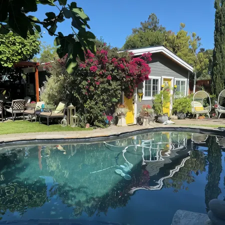 Petaluma Wine Country relaxing get away w/salt water pool/ spa close to downtown
