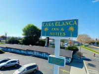 Casa Blanca Inn & Suites - parking