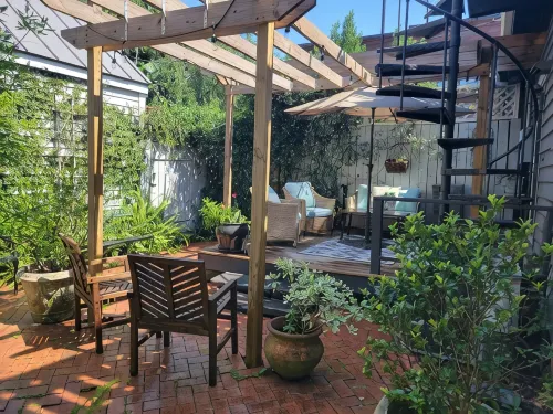 Holly's Cottage. Circa 1867 Historic, Courtyard, Forsyth Park, Pet friendly .💗 - บังกะโล