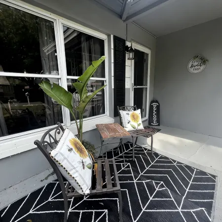 Cozy in Clearwater - A Quiet 4 Bedroom Home Minutes to the Beach.