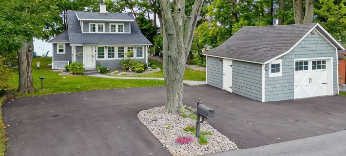 Waterfront Cottage with fireplace located directly on Owasco Lake. Hotels in Cayuga County