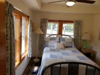 Amazing Cabin directly on Higgins Lake w/Private Boat Mooring Onsite! - Chalets
