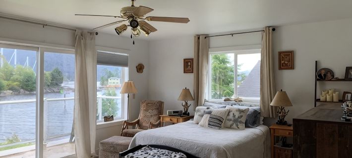 Sitka Oceanfront  Two-Story Townhome- 3Bedroom/ 2.5 Bath シトカのホテル