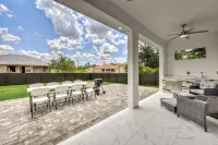 Modern Vacation Home Fully Fences Near Airport - 3-Star
